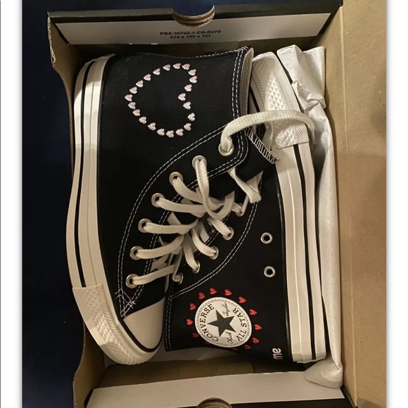 2022 NEW BLACK “EMBROIDERED HEARTS” CONVERSE SNEAKERS. Sold out everywhere - Picture 2 of 5